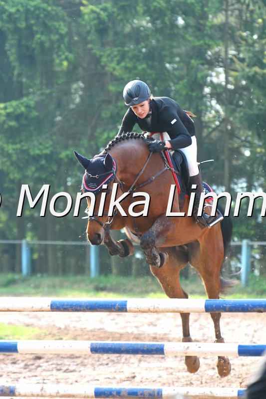 103M2994_Esmee_Spring A.JPG